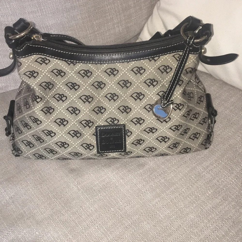 🔥Dooney & Bourke East West Cream/White Canvas